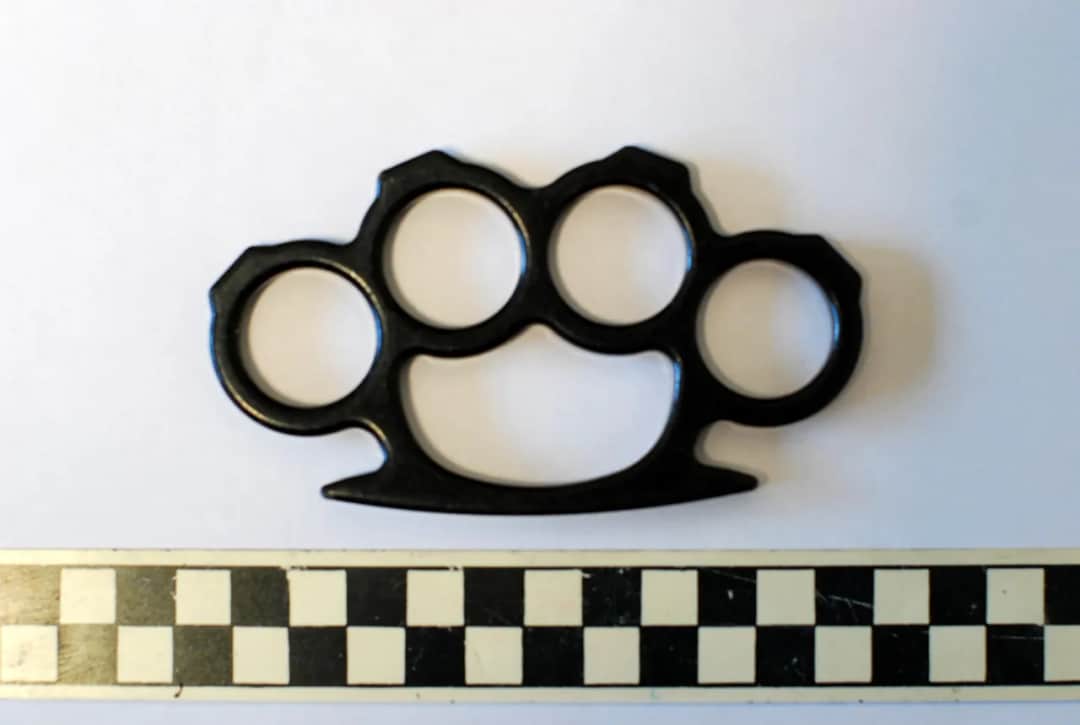 Kastet: Jak wygląda? Prawo, konsekwencje i mit samoobrony